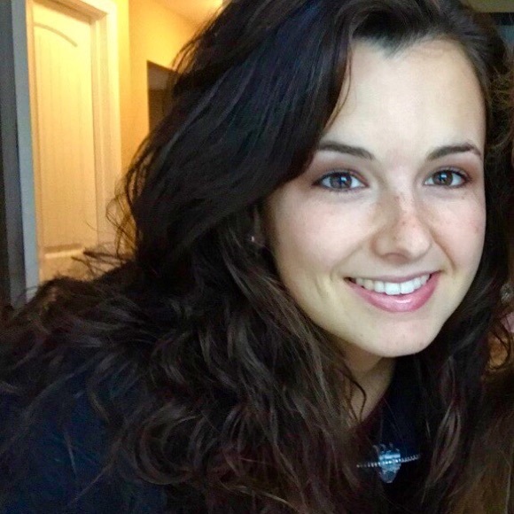 Meet your Posher, Madison - Picture 1 of 1